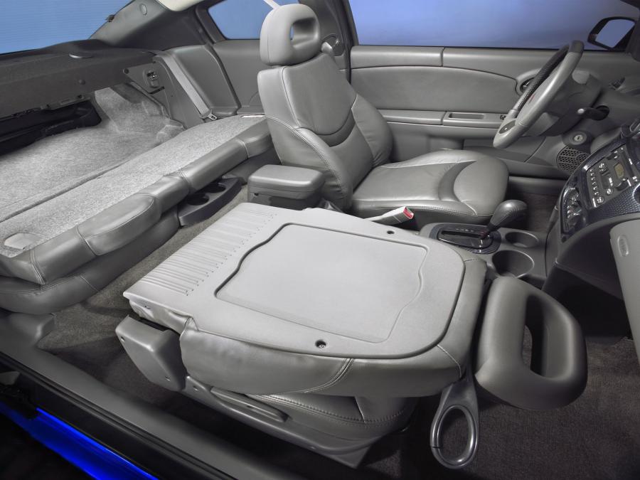 Интерьер Saturn Ion Quad Coupe 2002 года  (фото 8 из 19)